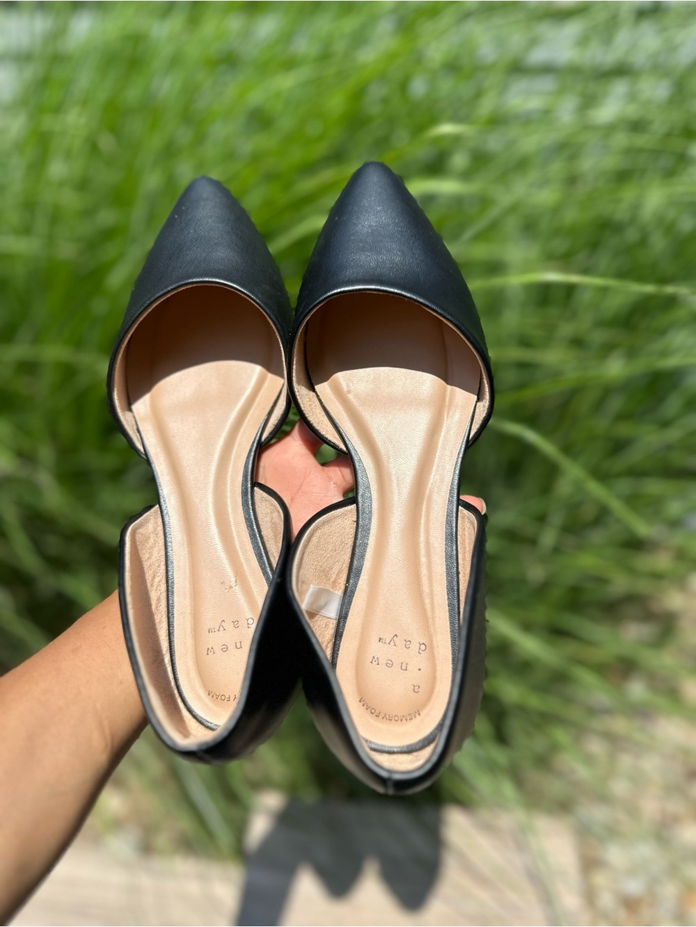 Minimalist Black Pointed-Toe D'Orsay Flats